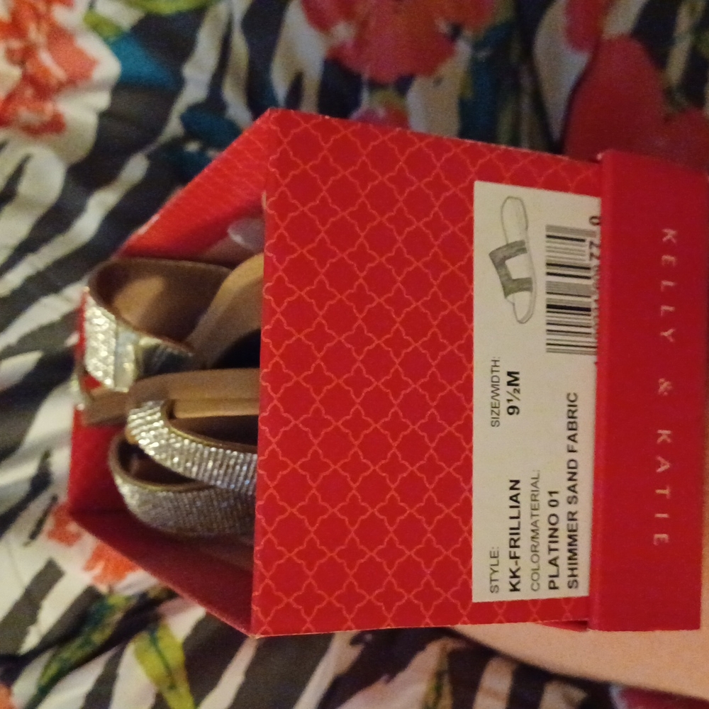 Sandals - Picture 3 of 3